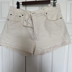 Abercrombie mom high rise cream denim shorts size 33